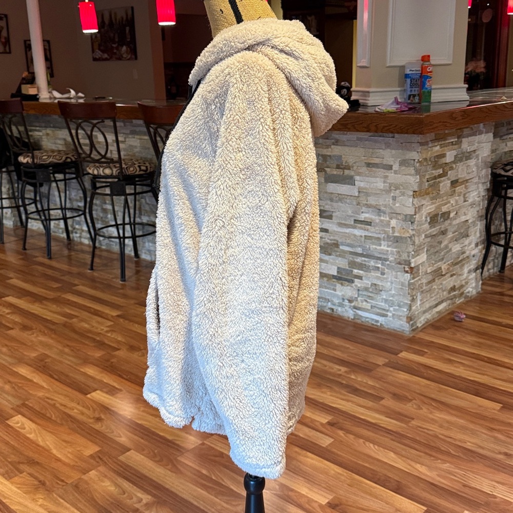 PINK Victoria’s Secret size medium cream soft pullover oversized Sherpa fleece - Picture 4 of 6